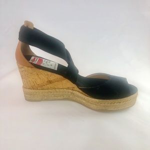 Tory Burch NWOT Black Wedge Sandals Size 8.5
